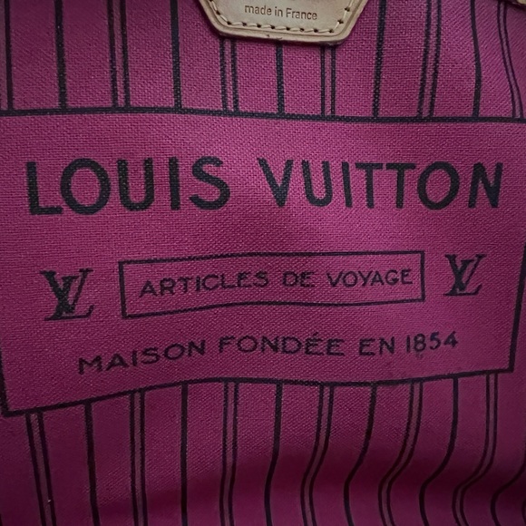 Louis Vuitton Brown Monogram Neverfull MM with Magenta interior. Includes pouch. - Picture 15 of 15